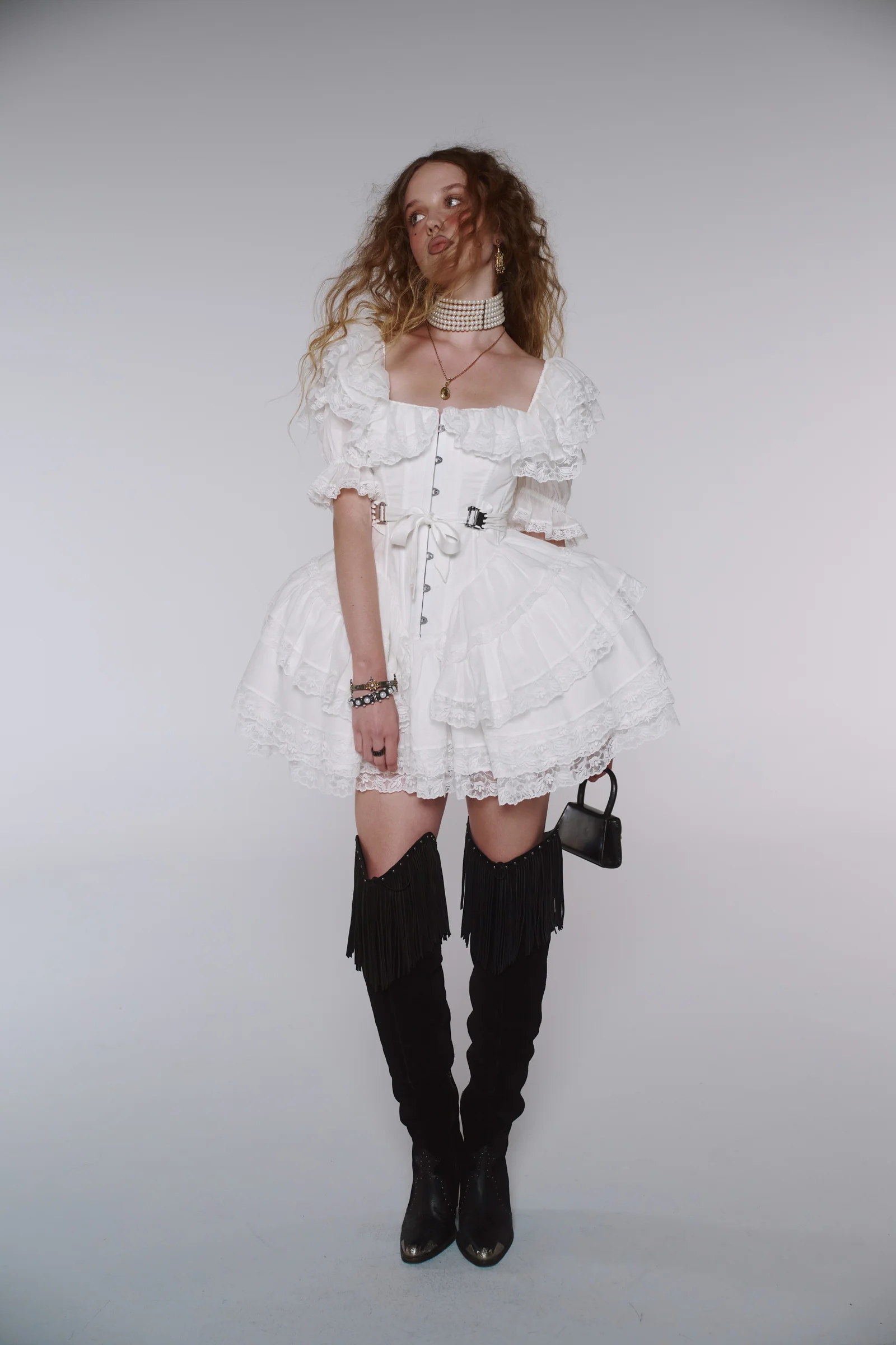 The Ivory Pirate's Captive - Image 9