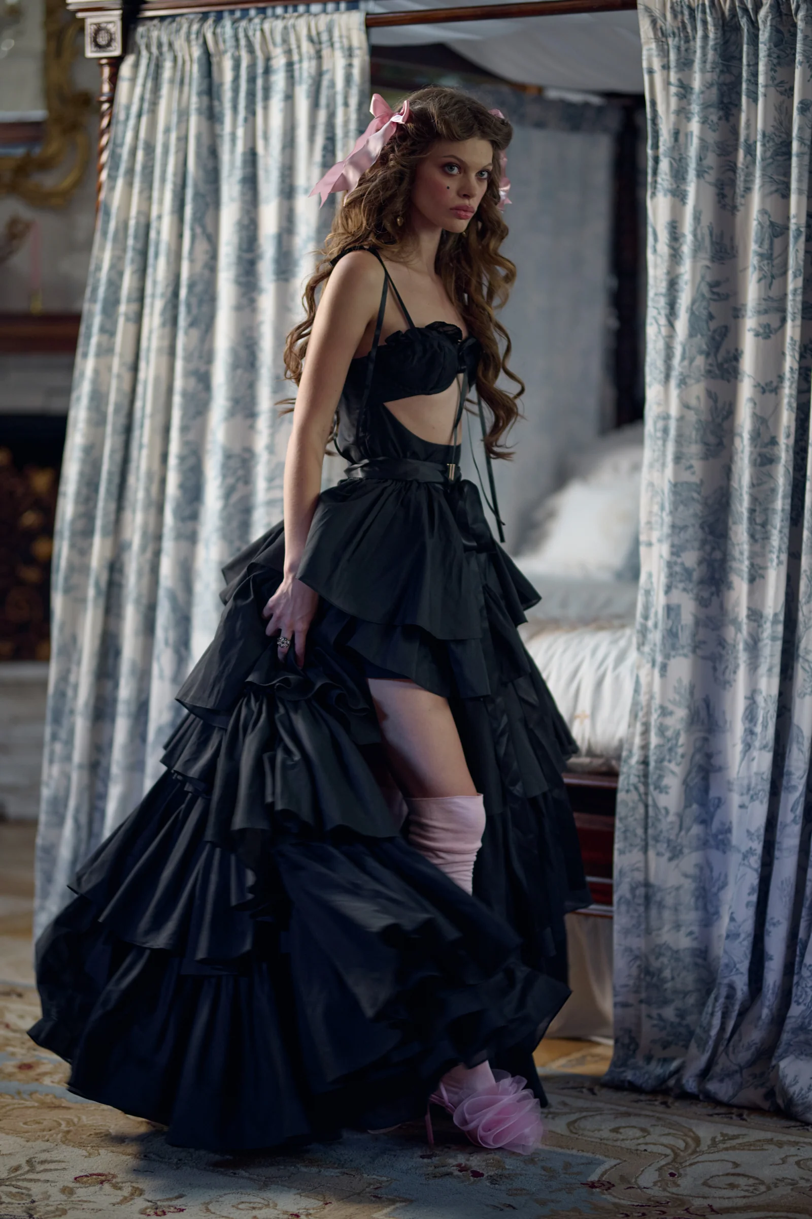 The Raven Champagne Set - Image 3